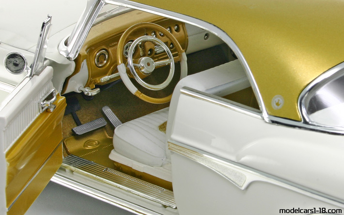 1955 - Chrysler Imperial Signature Models 1/18 (Weiß / Gelb) Innenraum Armaturenbrett