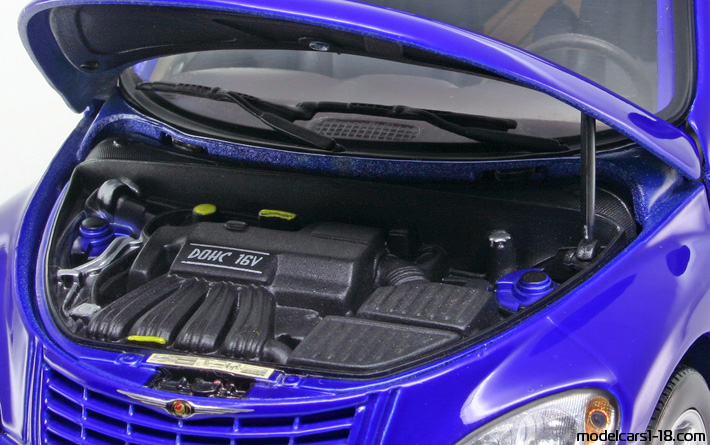 2000 - Chrysler PT Panel Cruiser Maisto 1/18 (Blau) Motor