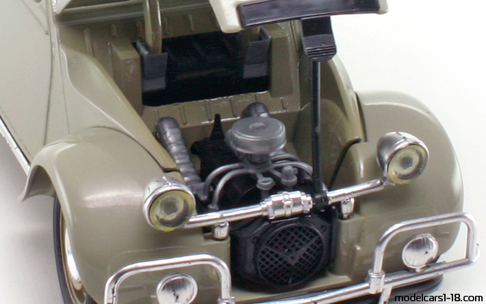 1966 - Citroen 2 CV Solido 1/17 (Braun) Motor