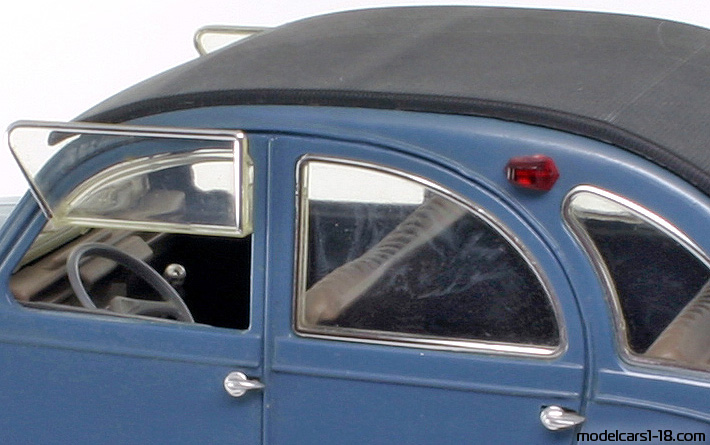 1966 - Citroen 2 CV Solido 1/17 (Blau) Innenraum Armaturenbrett