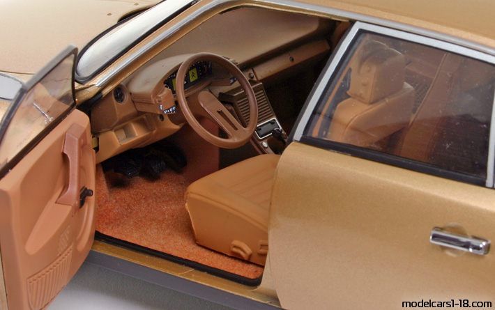1974 - Citroen CX Norev 1/18 (Orange) Innenraum Armaturenbrett