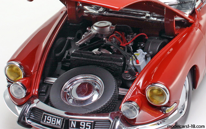 1961 - Citroen DS 19 Sun Star 1/18 (Rot) Motor