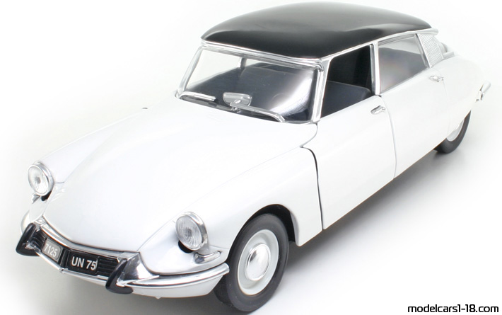 1963 - Citroen DS 19 Solido 1/18 (Silber / Schwarz) Vorne linke Seite