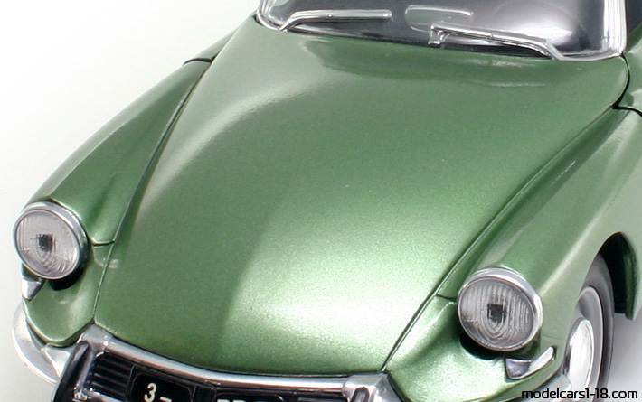 1963 - Citroen DS 19 Solido 1/18 (Grün / Schwarz) Motor