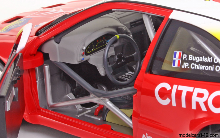 2001 - Citroen Xsara T4 WRC Solido 1/18 (Rot / Weiß) Innenraum Armaturenbrett