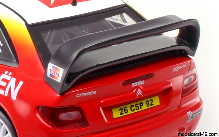 2001 - Citroen Xsara T4 WRC Solido 1/18 (Rot / Weiß) Kofferraum / Klappbare Scheinwerfer