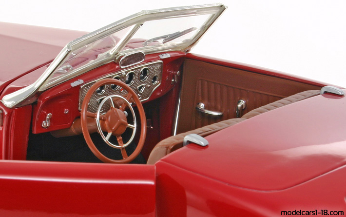 1937 - Cord 812 ERTL 1/18 (Rot) Innenraum Armaturenbrett