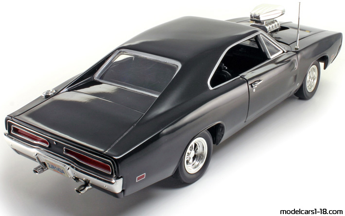 1970 - Dodge Charger ERTL 1/18 (Schwarz) Hinten rechte seite