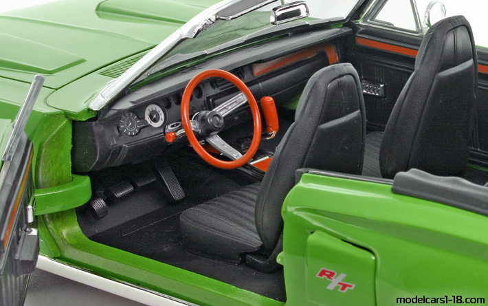1970 - Dodge Coronet R/T Road Signature 1/18 (Grün / Schwarz) Innenraum Armaturenbrett