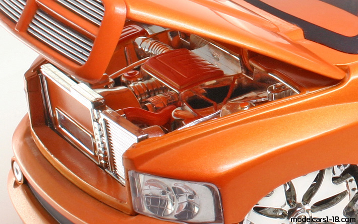 2003 - Dodge Ram 1500 Jada Toys 1/18 (Orange) Motor