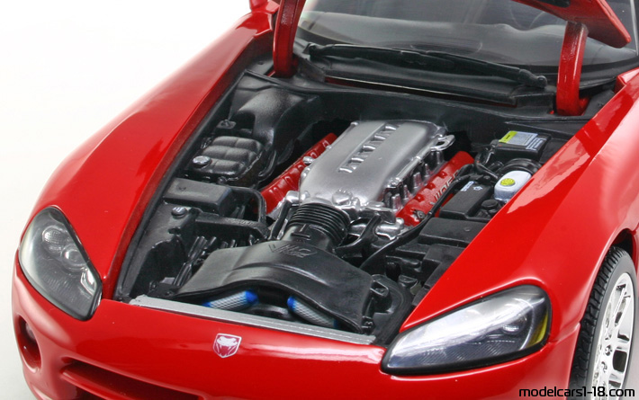 2003 - Dodge Viper SRT-10 Maisto 1/18 (Rot) Motor