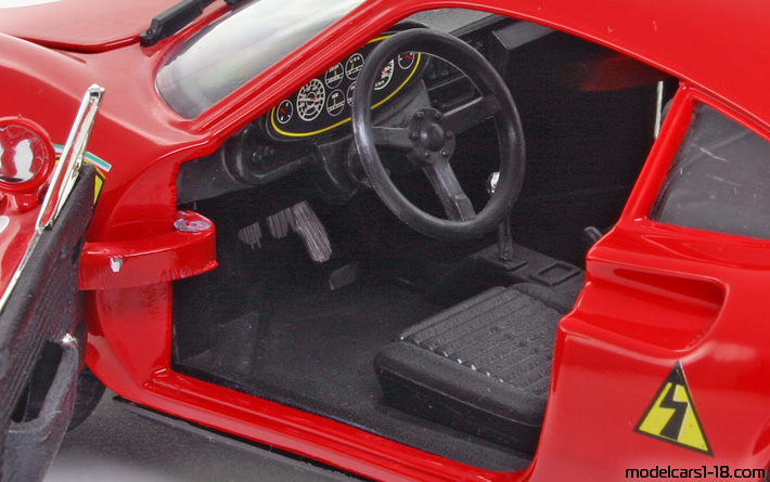 1969 - Ferrari 246 GT Dino Anson 1/18 (Rot / Weiß) Innenraum Armaturenbrett