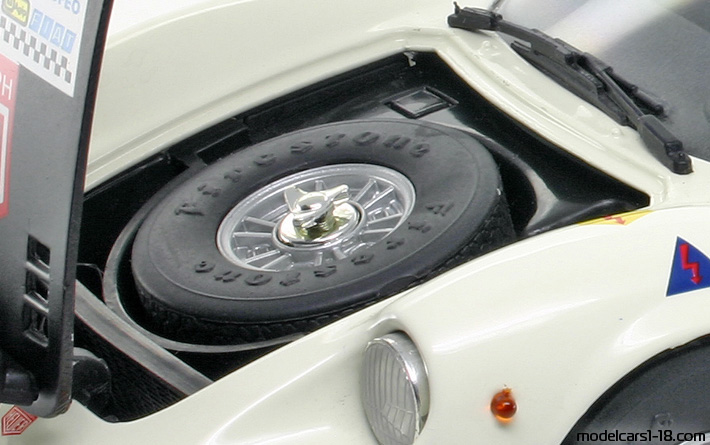 1975 - Ferrari 246 GT Dino Anson 1/18 (Weiß / Schwarz) Kofferraum / Klappbare Scheinwerfer