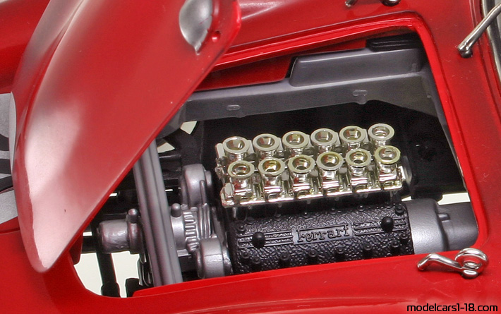 1963 - Ferrari 250 GTO Hot Wheels 1/18 (Rot / Weiß) Motor