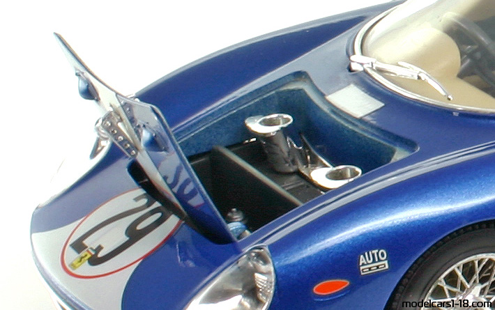 1965 - Ferrari 250 LM Bburago 1/18 (Blau / Weiß) Kofferraum / Klappbare Scheinwerfer