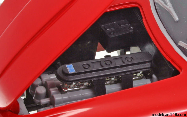 1966 - Ferrari 275 GTB/4 ERTL 1/18 (Rot) Motor