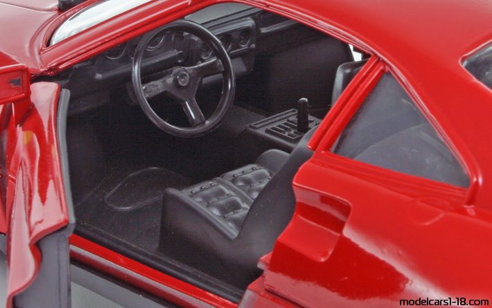 1984 - Ferrari 288 GTO Polistil 1/16 (Rot) Innenraum Armaturenbrett
