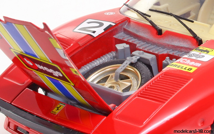 1984 - Ferrari 288 GTO Bburago 1/18 (Rot / Gelb) Kofferraum / Klappbare Scheinwerfer