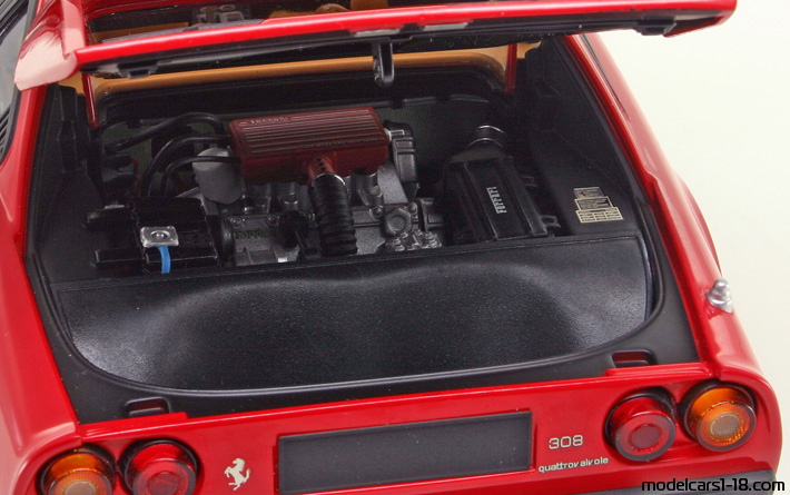 1978 - Ferrari 308 GTB Elite 1/18 (Rot) Motor