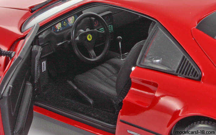 1988 - Ferrari 328 GTB Kyosho 1/18 (Rot) Innenraum Armaturenbrett