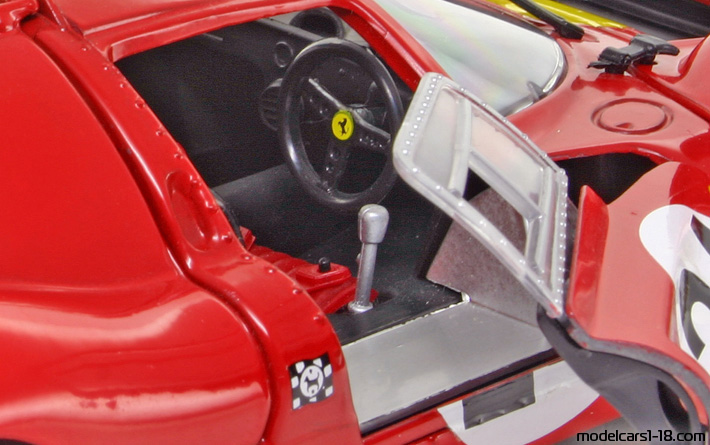 1967 - Ferrari 330 P4 Jouef Evolution 1/18 (Rot / Gelb) Innenraum Armaturenbrett