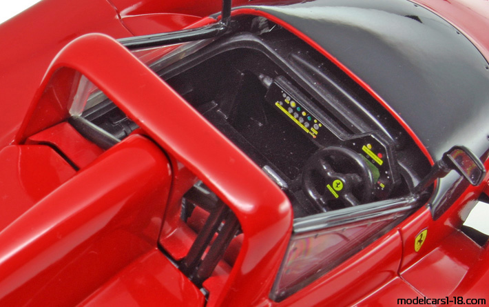 1993 - Ferrari 333 SP Hot Wheels 1/18 (Rot) Innenraum Armaturenbrett