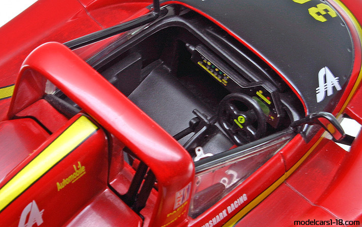 1993 - Ferrari 333 SP Hot Wheels 1/18 (Rot / Gelb) Innenraum Armaturenbrett
