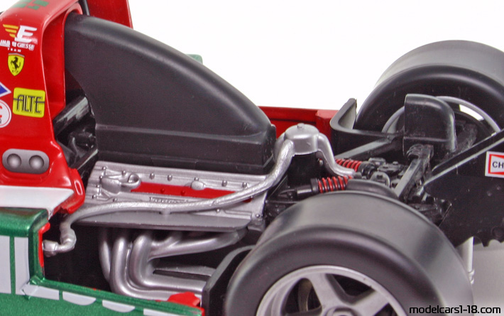 1993 - Ferrari 333 SP Hot Wheels 1/18 (Rot / Grün) Motor