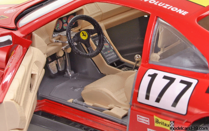 1989 - Ferrari 348 TB Competizione Bburago 1/18 (Rot / Gelb) Innenraum Armaturenbrett
