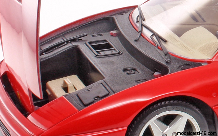 1989 - Ferrari 348 TB Bburago 1/18 (Rot) Kofferraum / Klappbare Scheinwerfer