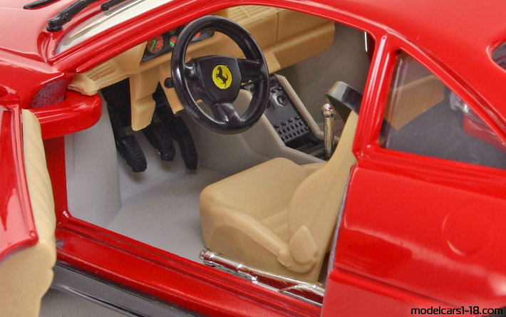 1989 - Ferrari 348 TB Polistil 1/18 (Rot) Innenraum Armaturenbrett