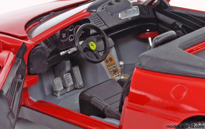 1989 - Ferrari 348 TS Mira 1/18 (Rot) Innenraum Armaturenbrett