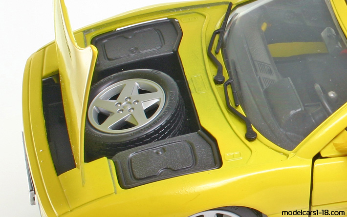 1989 - Ferrari 348 TS Maisto 1/18 (Gelb) Kofferraum / Klappbare Scheinwerfer