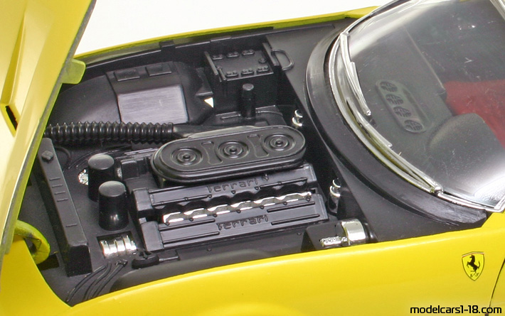1970 - Ferrari 365 GTS/4 Daytona Solido 1/18 (Gelb) Motor