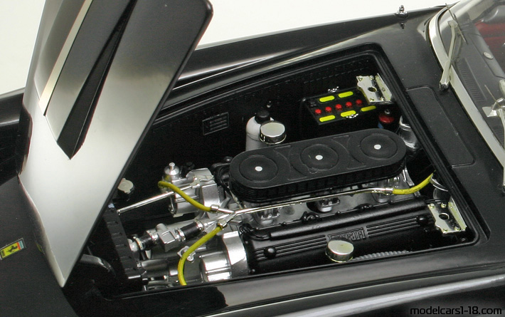 1955 - Ferrari 410 Superamerica Elite 1/18 (Schwarz) Motor