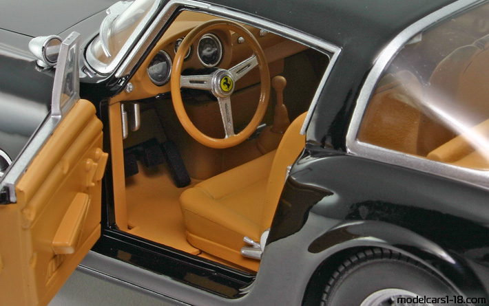 1955 - Ferrari 410 Superamerica Hot Wheels 1/18 (Schwarz) Innenraum Armaturenbrett