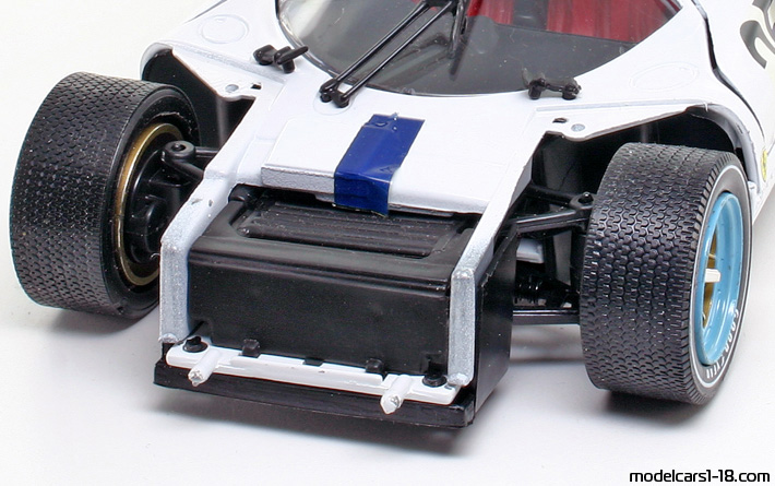 1967 - Ferrari 412 P Jouef Evolution 1/18 (Weiß / Blau) Kofferraum / Klappbare Scheinwerfer