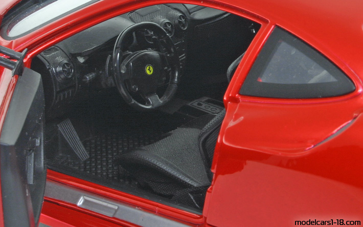 2007 - Ferrari 430 Scuderia Hot Wheels 1/18 (Rot / Hellsilber) Innenraum Armaturenbrett