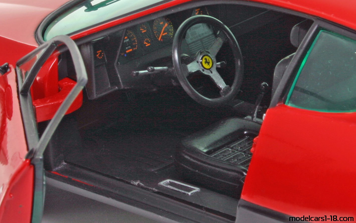 1976 - Ferrari 512 BB Chrono 1/18 (Rot / Schwarz) Innenraum Armaturenbrett