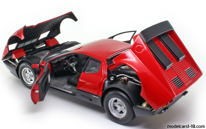 1981 - Ferrari 512 BB Kyosho 1/18 (Rot / Schwarz) Zu öffnende Teile
