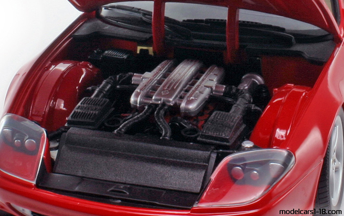 1996 - Ferrari 550 Maranello UT 1/18 (Rot) Motor