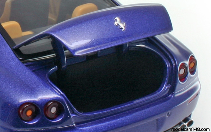 2003 - Ferrari 612 Scaglietti Hot Wheels 1/18 (Blau) Kofferraum / Klappbare Scheinwerfer