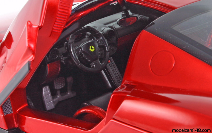 2002 - Ferrari Enzo Ferrari Hot Wheels 1/18 (Rot) Innenraum Armaturenbrett