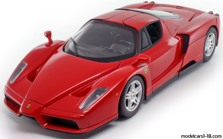 2002 - Ferrari Enzo Ferrari Hot Wheels 1/18 (Rot) Vorne linke Seite