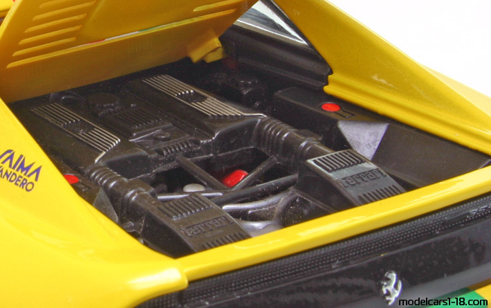 1995 - Ferrari F355 Challenge Hot Wheels 1/18 (Silber) Motor