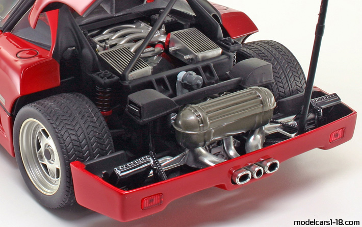 1987 - Ferrari F40 Elite 1/18 (Gelb) Motor