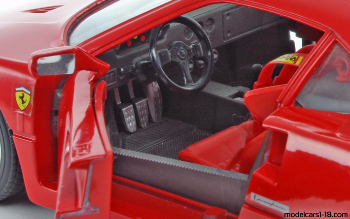 1987 - Ferrari F40 Polistil 1/18 (Rot) Innenraum Armaturenbrett