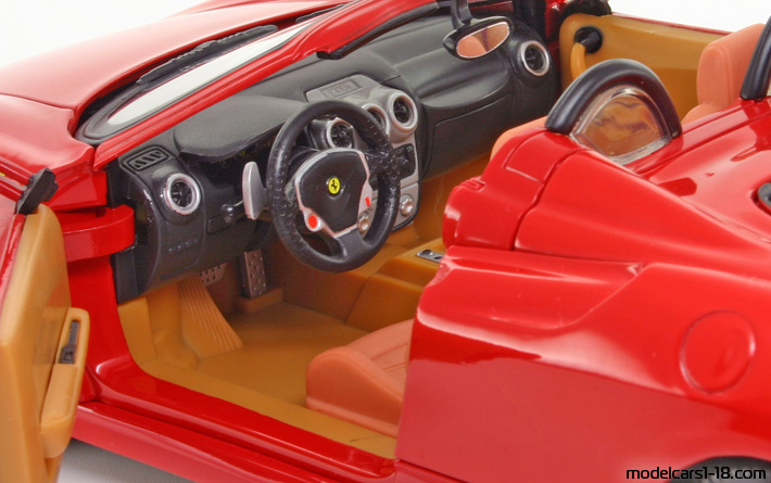 2005 - Ferrari F430 Spider Hot Wheels 1/18 (Rot) Innenraum Armaturenbrett