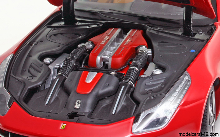 2011 - Ferrari FF Elite 1/18 (Rot) Motor