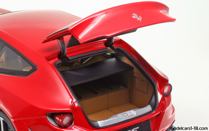 2011 - Ferrari FF Elite 1/18 (Rot) Kofferraum / Klappbare Scheinwerfer